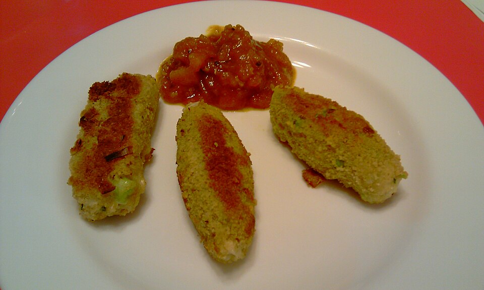 Glamorgan sausages served with tomato chutney