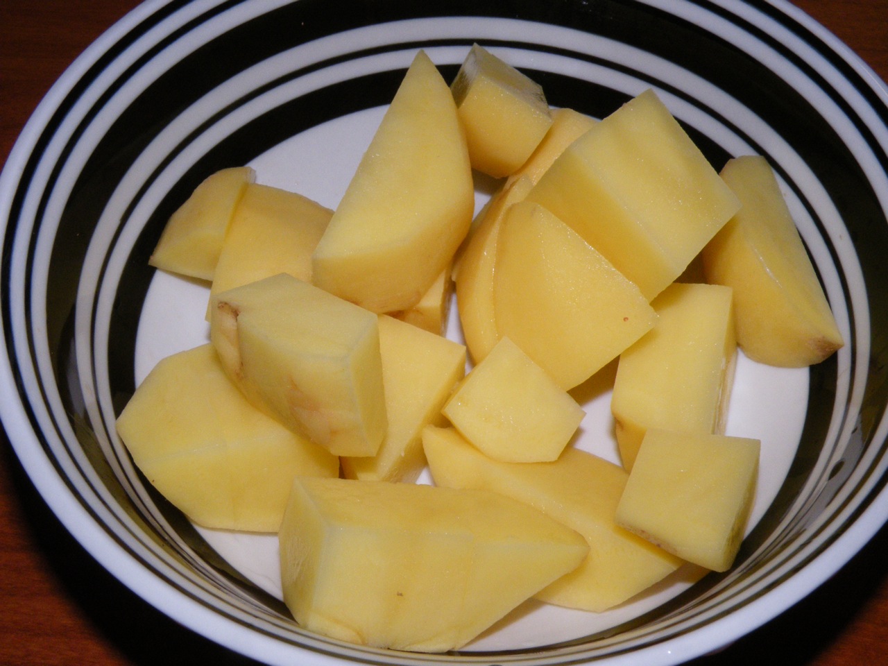 Peeled potatoes cut into chunks