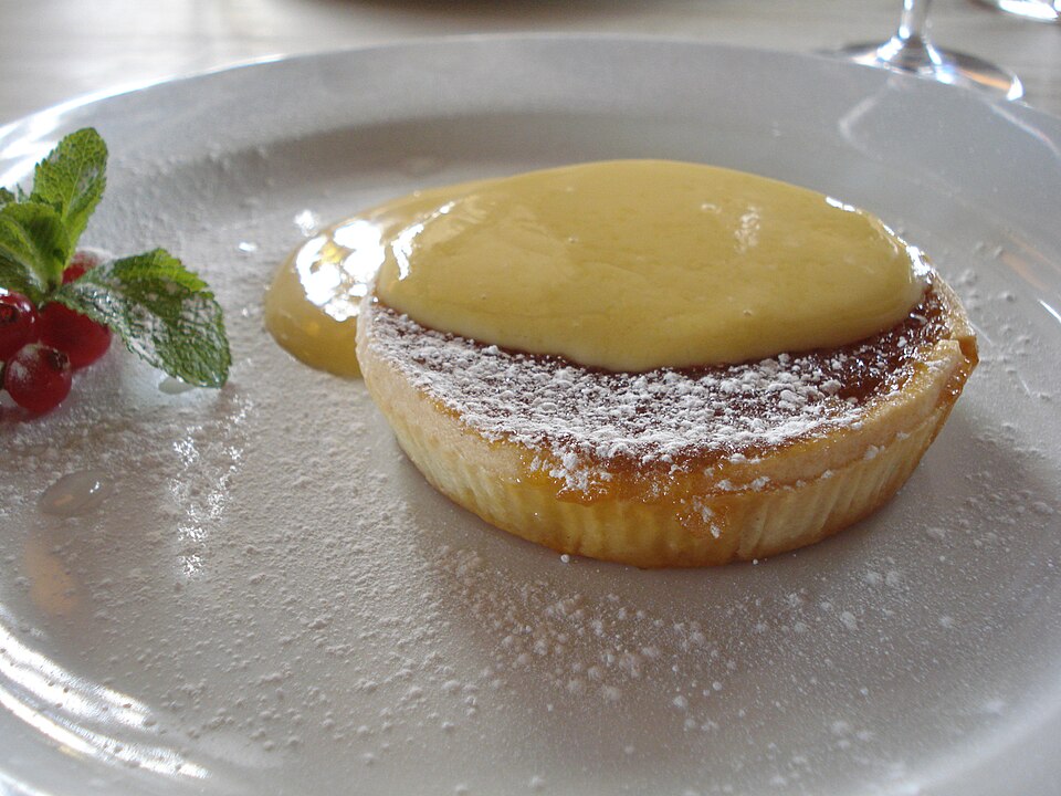 A treacle tart served with custard