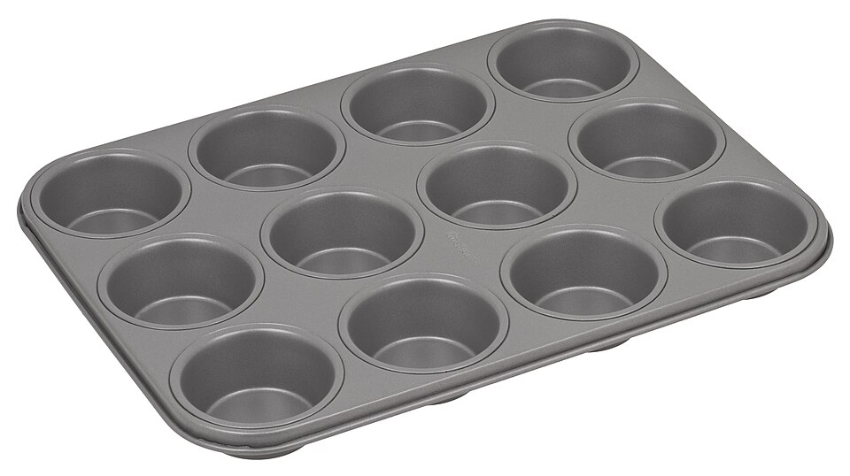 A 12-hole non-stick bun tin
