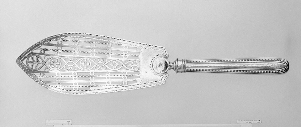 A pierced silver cake server
