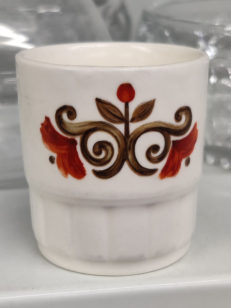 A Palissy pottery egg cup with a red and brown pattern